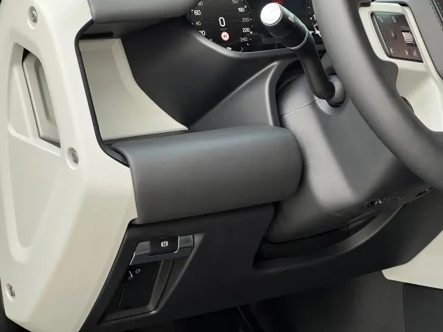 Land Rover Defender — Фото автомобиля 23