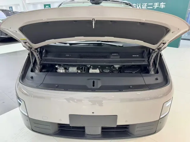 Li Auto MEGA — Фото автомобиля 6