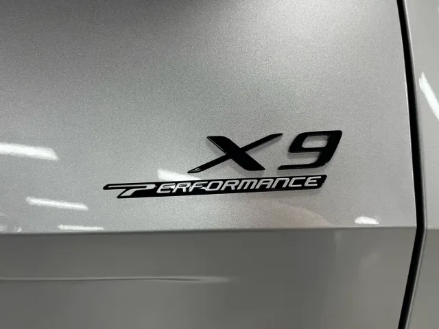 Xpeng X9 — Фото автомобиля 12