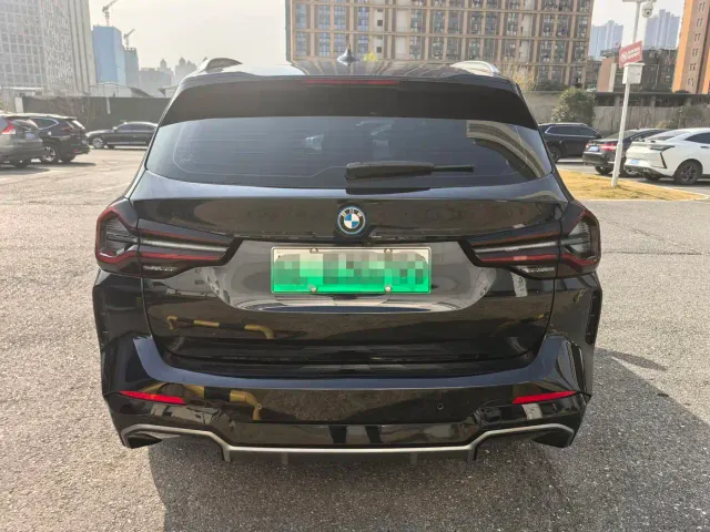 BMW iX3 — Фото автомобиля 8