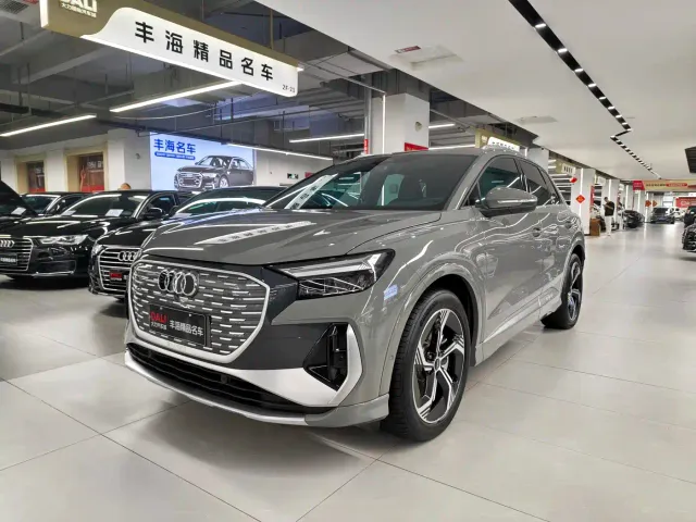 Фотография автомобиля — Audi Q4 e-tron