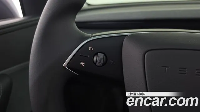 Tesla Model Y — Фото автомобиля 22