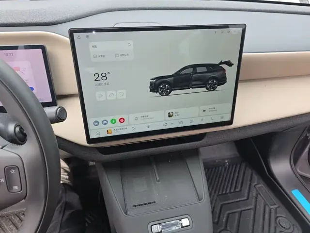 Volvo XC70 Plug-in Hybrid — Фото автомобиля 12
