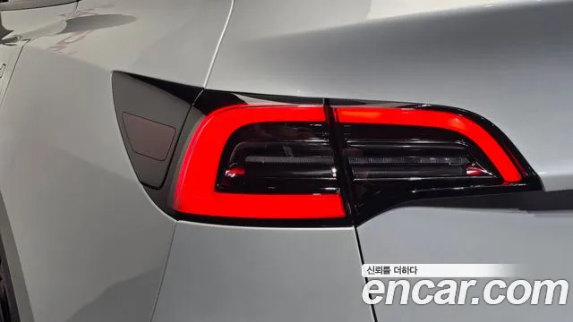 Tesla Model Y — Фото автомобиля 23