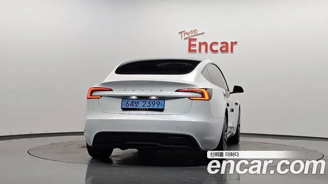 Фотография автомобиля — Tesla Model 3