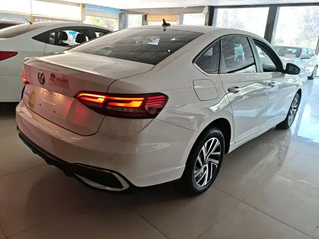 Volkswagen Lavida — Фото автомобиля 6