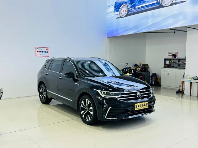 Фотография автомобиля — Volkswagen Tiguan L