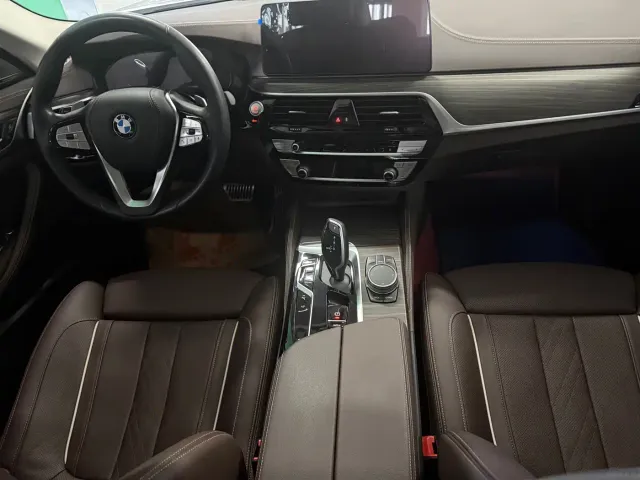 BMW 5 Series — Фото автомобиля 8