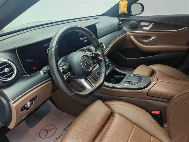 Mercedes-Benz E-Class — Фото автомобиля 3
