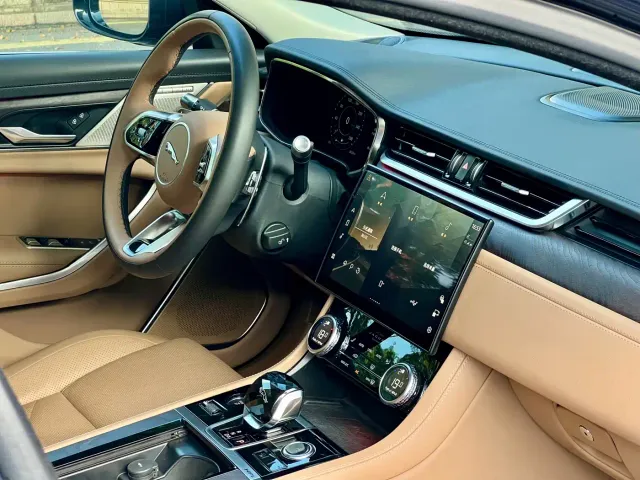 Jaguar XFL — Фото автомобиля 14