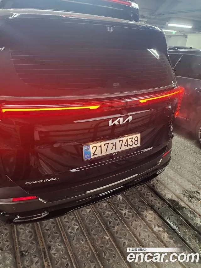 Kia Carnival Generation 4 — Фото автомобиля 3