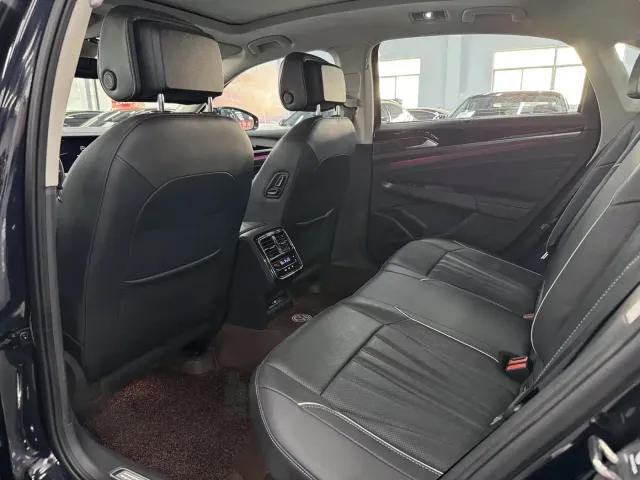 Volkswagen Passat — Фото автомобиля 5