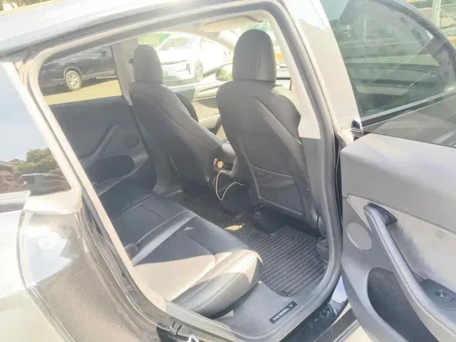 Tesla Model Y 2022 Rear-Wheel Drive Version — Фото автомобиля 11