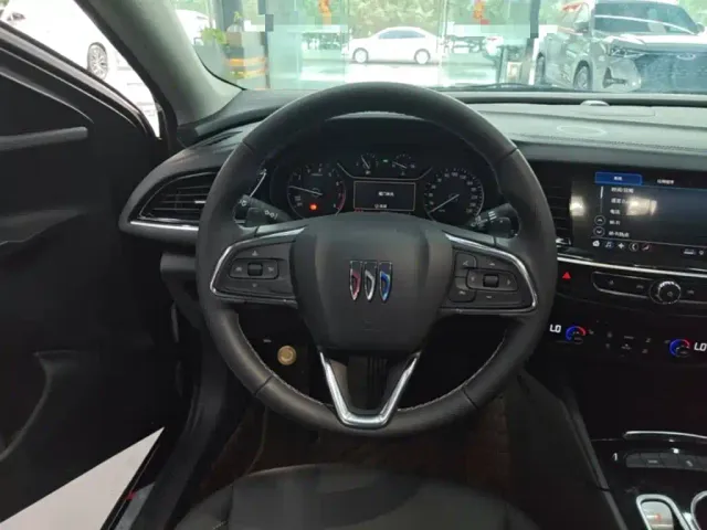 Buick Regal — Фото автомобиля 10