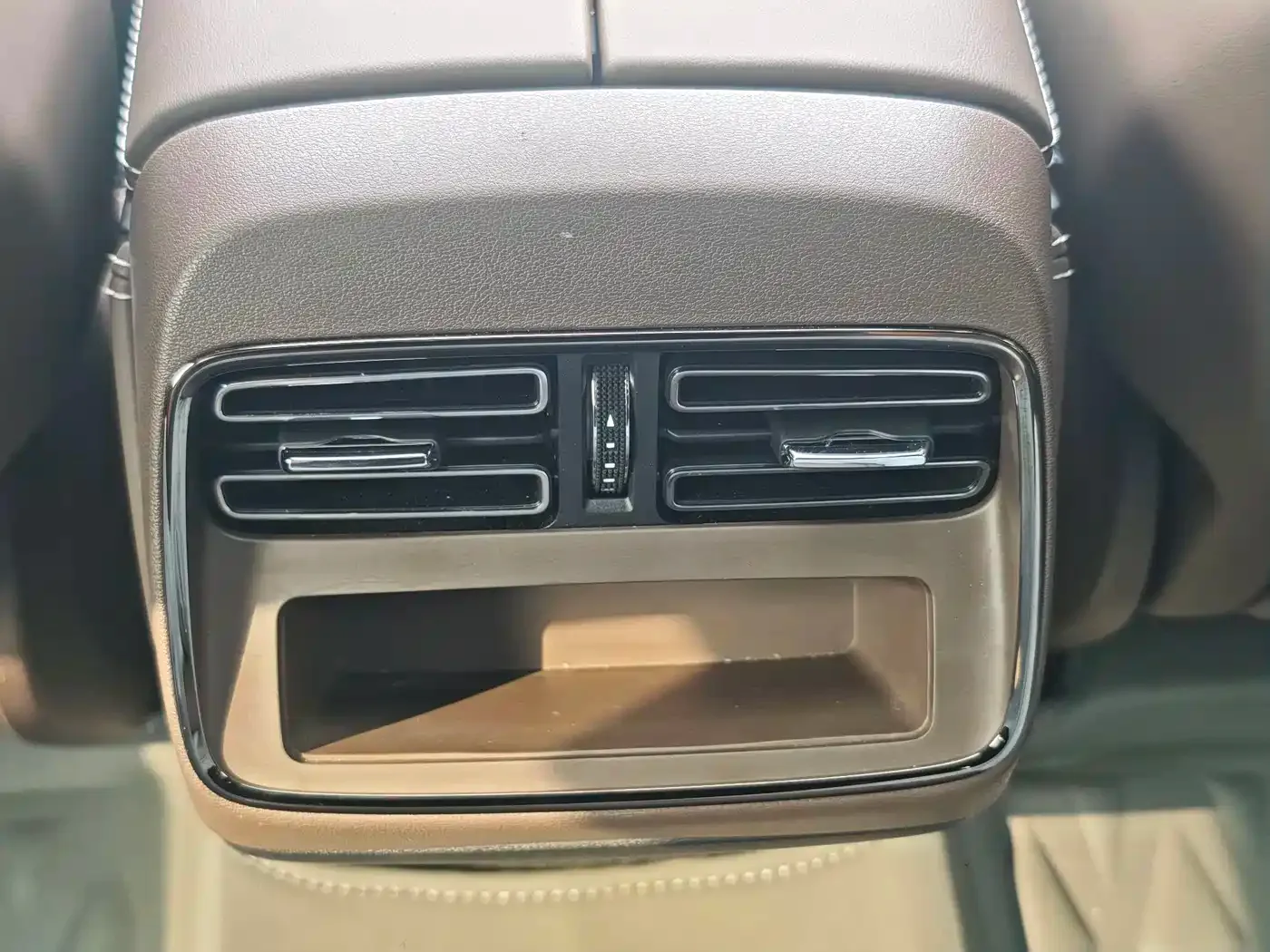 BYD Han 2020 EV Extended Range Luxury — Фото автомобиля 15
