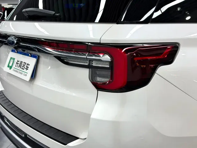 Ford Explorer — Фото автомобиля 15