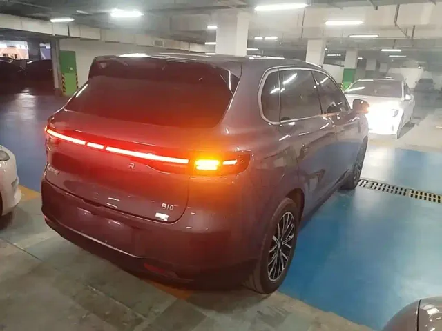 Leapmotor B10 — Фото автомобиля 6