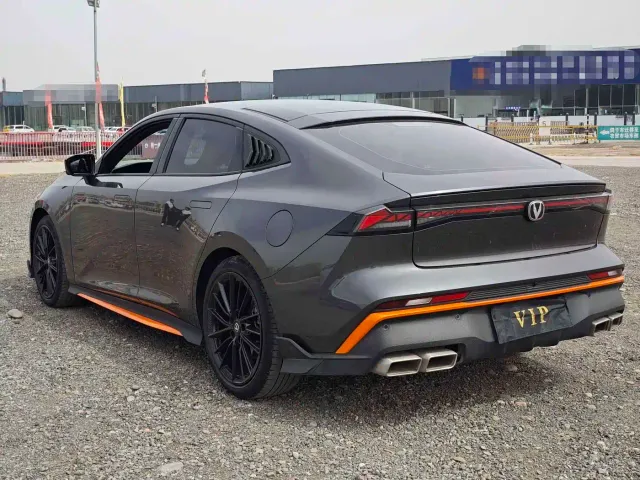 Changan Changan UNI-V 2024 1.5T Deluxe Sport — Фото автомобиля 10