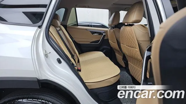 Toyota RAV4 — Фото автомобиля 11