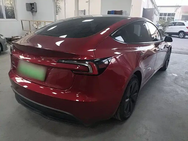 Tesla Model 3 — Фото автомобиля 6