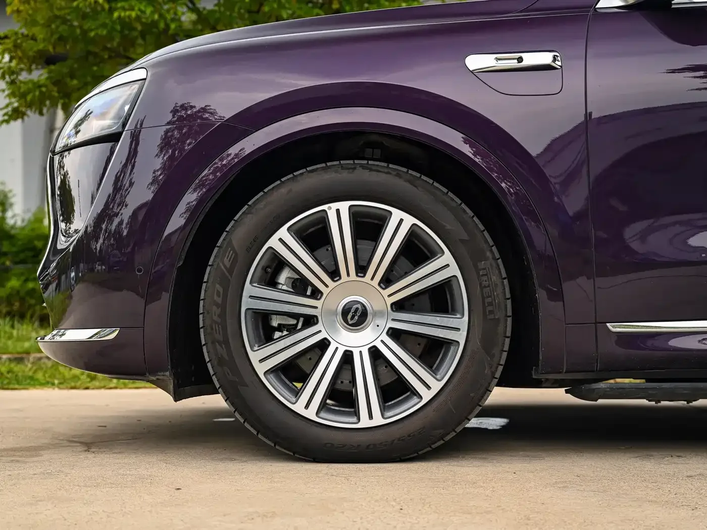 AITO Wenjie AITO M8 2025 Range Extender Max+ Edition 53.4kWh 5-seater — Фото автомобиля 7