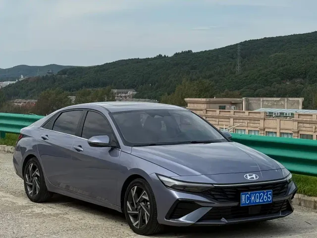 Hyundai Elantra — Фото автомобиля 2