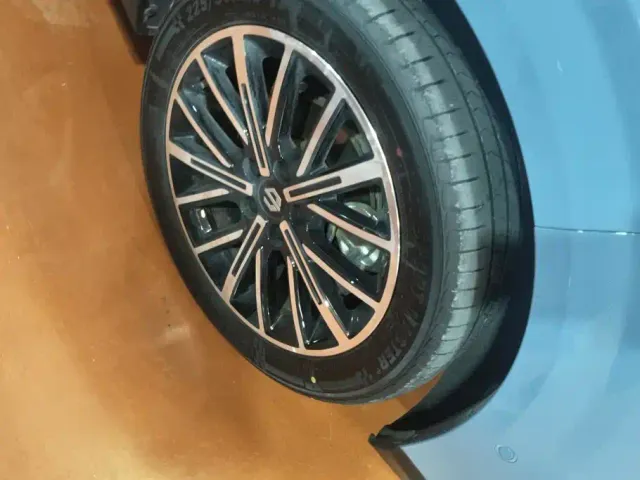 Leapmotor B10 — Фото автомобиля 6
