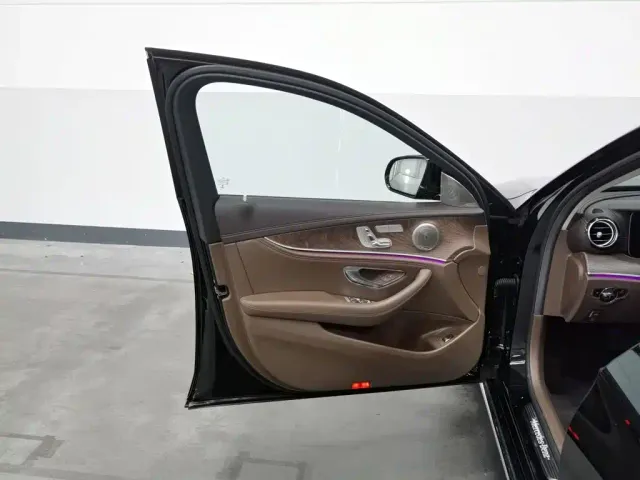 Mercedes-Benz E-Class — Фото автомобиля 8