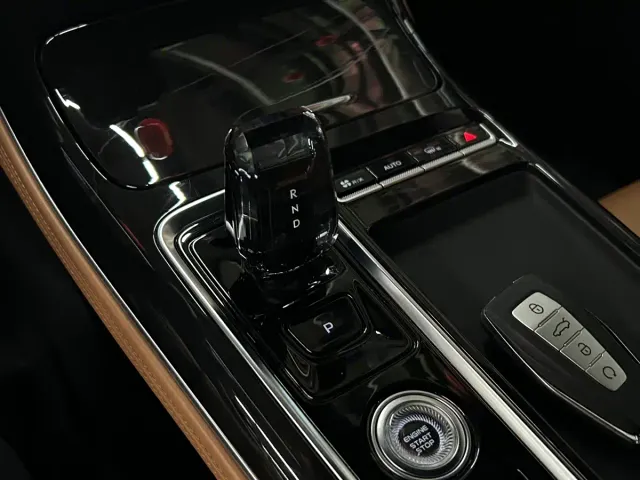 Geely Boyue L — Фото автомобиля 11