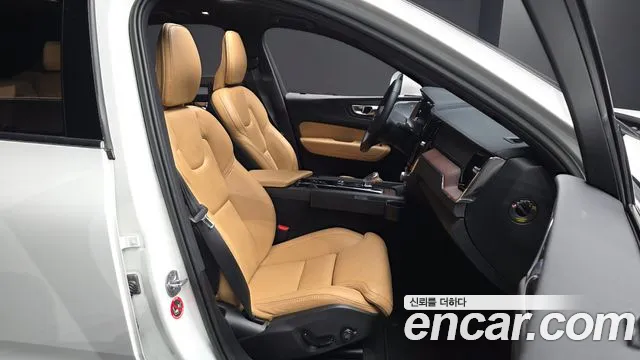 Volvo XC60 2nd Gen — Фото автомобиля 16