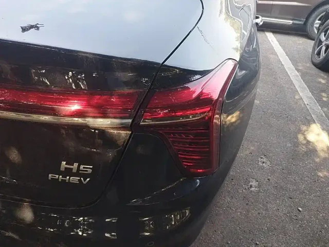 Hongqi H5 PHEV — Фото автомобиля 7
