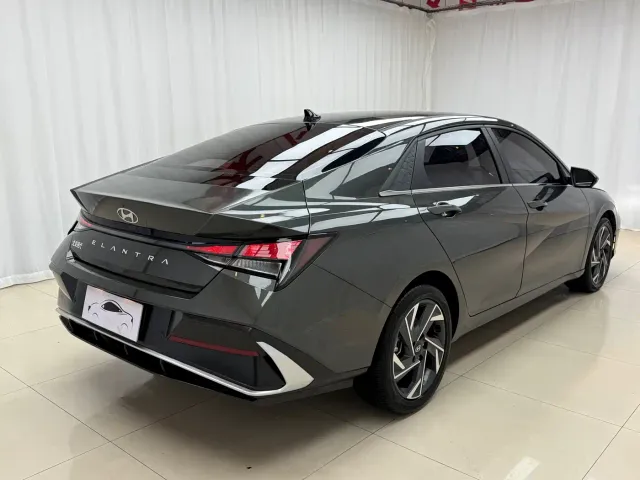 Hyundai Elantra — Фото автомобиля 6