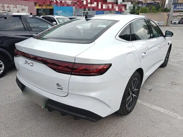 BYD Qin L — Фото автомобиля 6