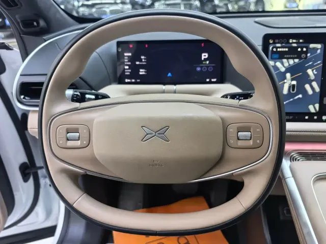 Xpeng G9 — Фото автомобиля 10