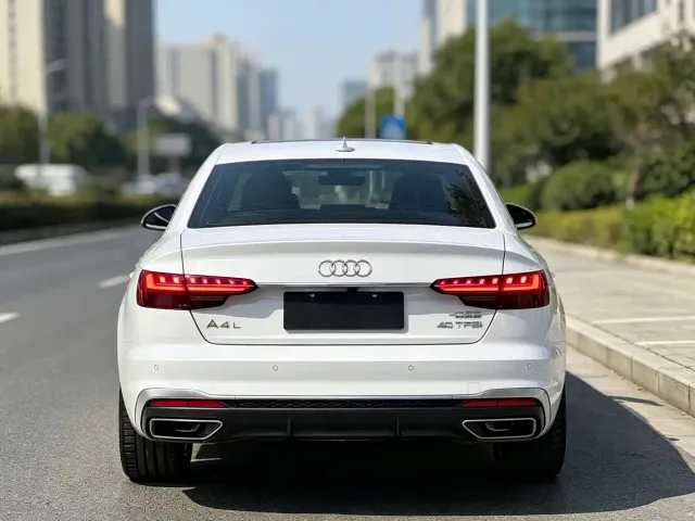 Audi A4L — Фото автомобиля 11