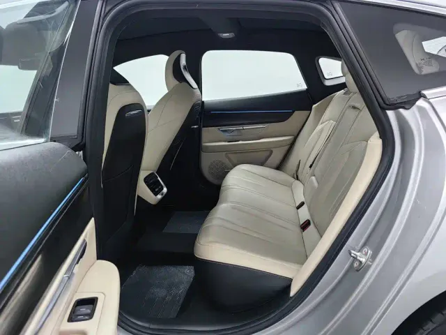 Xpeng P7 — Фото автомобиля 15