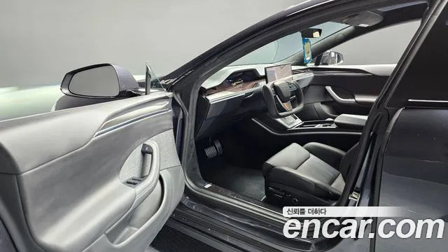 Tesla Model S — Фото автомобиля 15