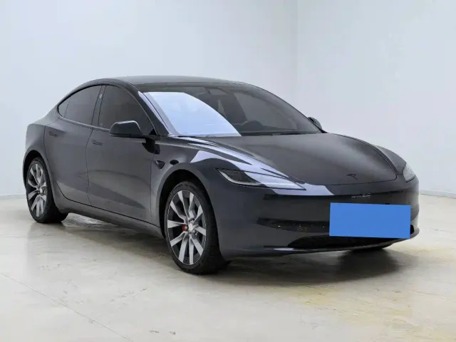 Tesla Model 3 — Фото автомобиля 3