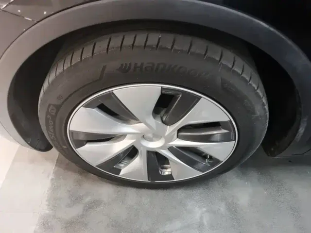 Tesla Model Y — Фото автомобиля 22
