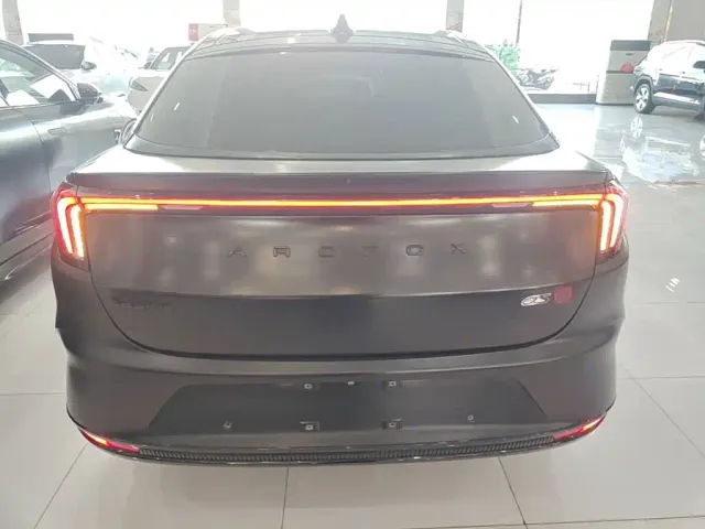 Arcfox Alpha S — Фото автомобиля 5