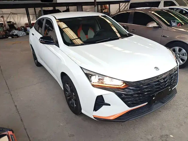 Dongfeng Yixuan — Фото автомобиля 3