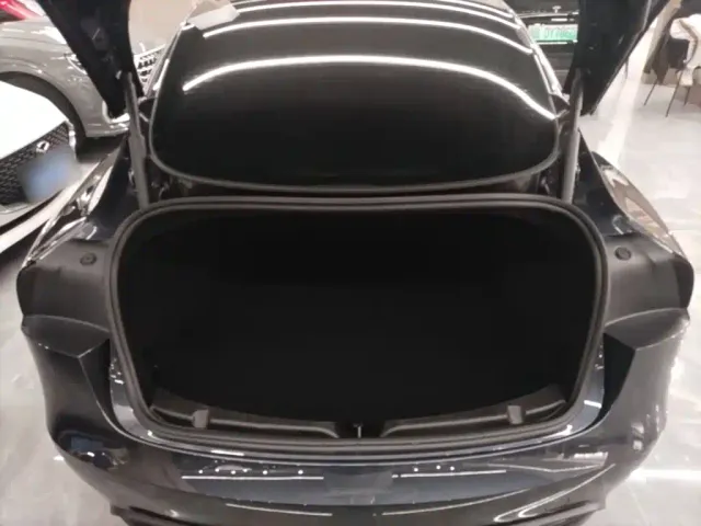 Tesla Model 3 — Фото автомобиля 18
