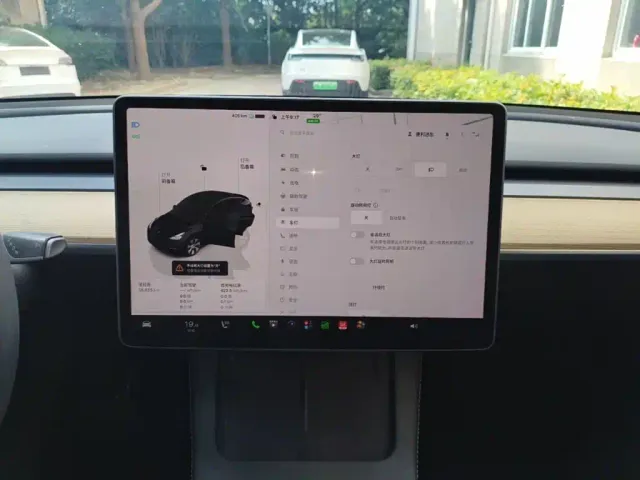 Tesla Model Y — Фото автомобиля 12