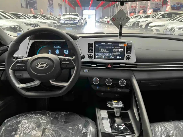 Hyundai Elantra — Фото автомобиля 9