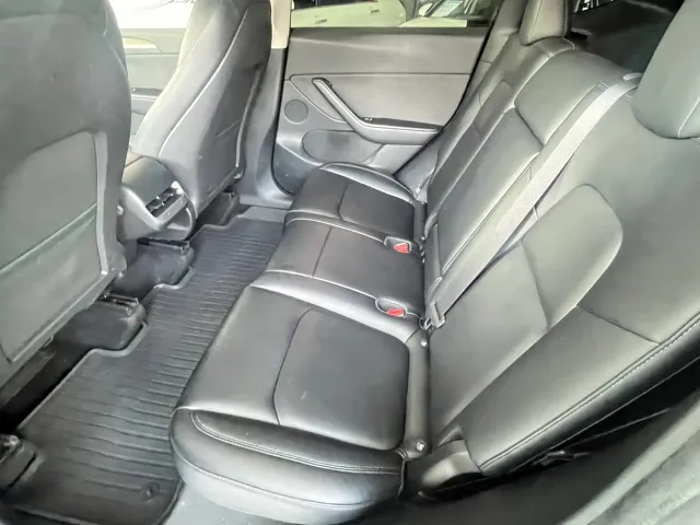 Tesla Model Y — Фото автомобиля 9