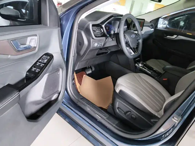 Ford Escape — Фото автомобиля 15