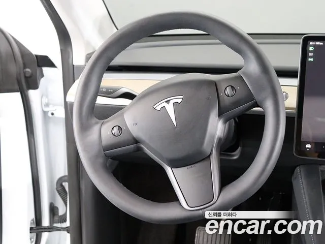 Tesla Model Y — Фото автомобиля 16