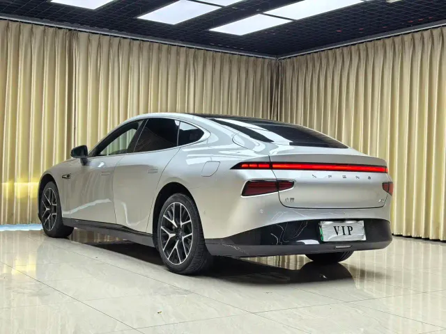 Xpeng P7 — Фото автомобиля 9