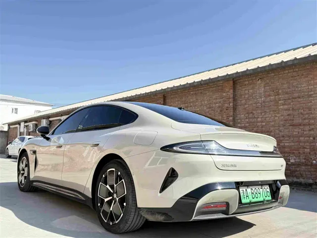 Xiaomi SU7 — Фото автомобиля 24