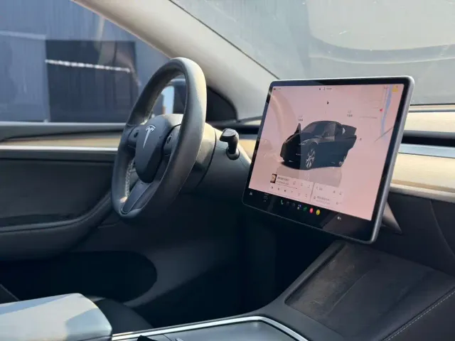 Tesla Model Y — Фото автомобиля 12